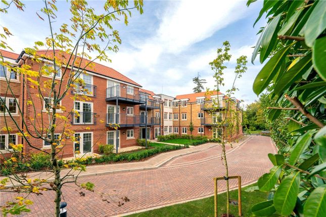 1-bed flat on Flat 20, Oakingham Place 54-58,, Reading Road, Berkshire, £299,995