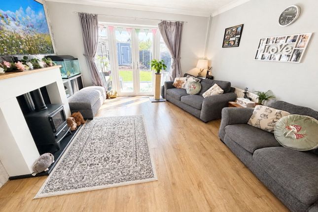 19, Leys Road, Brierley Hill photo 3