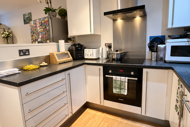 Flat 302, Latitude Court, London photo 2