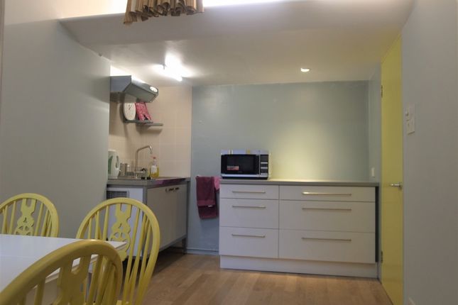 Flat to rent in Porchester Road, Bayswater