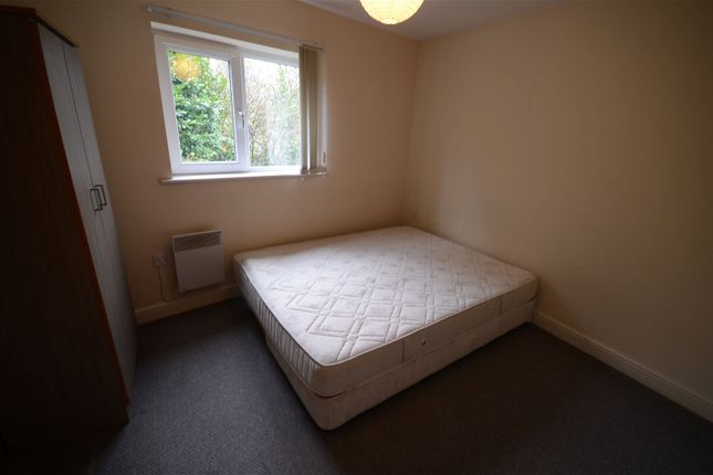 Flat to rent in Moss Lane East, Manchester