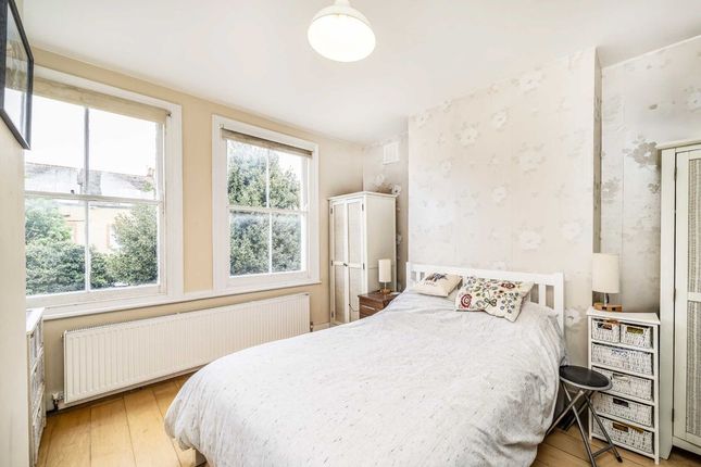 Flat to rent in Elmbourne Road, London