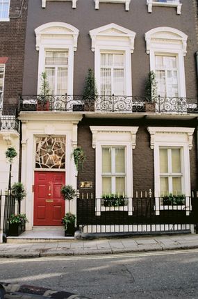 Flat to rent in Hertford Street, London