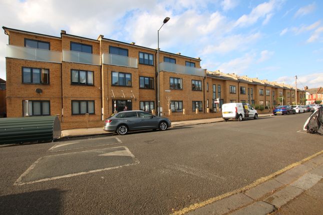 Thumbnail Flat to rent in Victory Court, Litchfield Gardens, Willesden, London