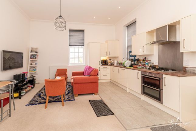 Flat for sale in Whitecroft Park, Newport