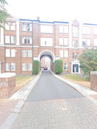 Eagle Lodge, Golders Green Road, London photo 2