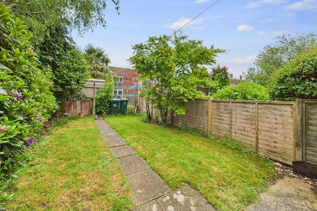 23 Titmus Drive, Crawley photo 4