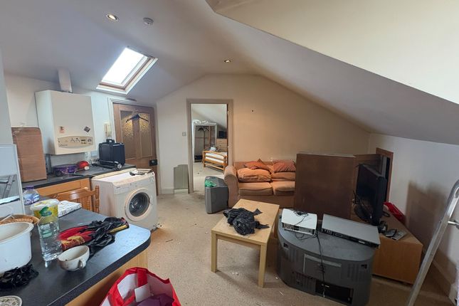 Flat 4 Emporium House, Temple Street, Llandrindod Wells, Powys LD1 5DL photo 2
