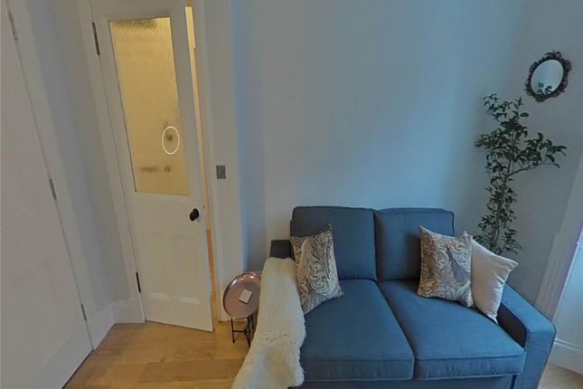 1F2, Edinburgh photo 3
