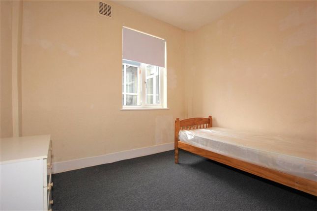 219A, Woodhouse Road, London photo 4