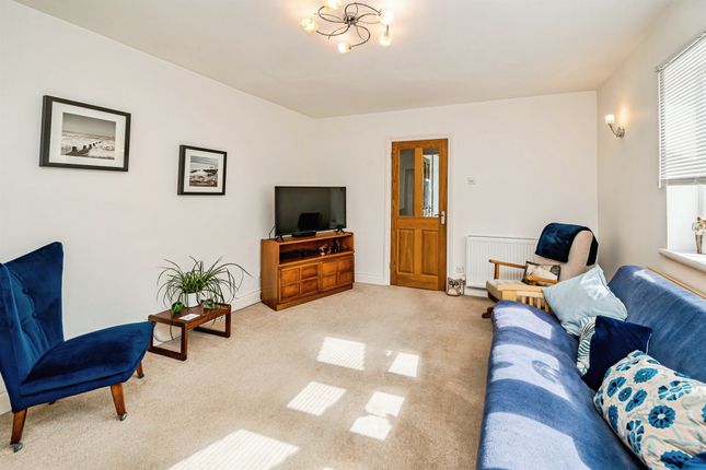 8, Mead Way, Slough photo 3