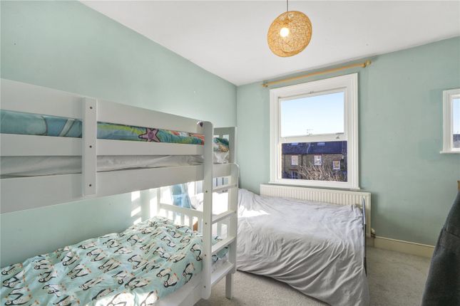 Flat for sale in Stapleton Hall Road, London