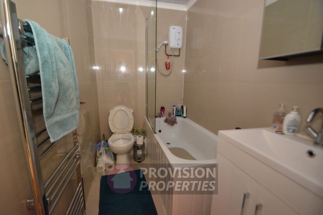 6, Cliff Mount Terrace, Woodhouse photo 5
