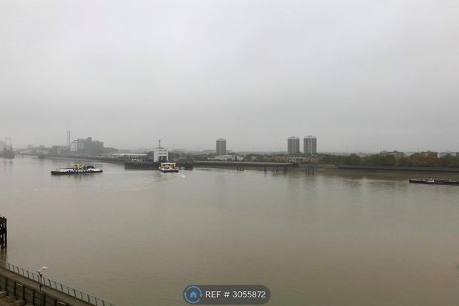Flat, Hampton Apartments Duke Of Wellington Avenue, London photo 2