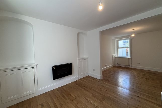 18, Greenfield Place, Llandeilo photo 4