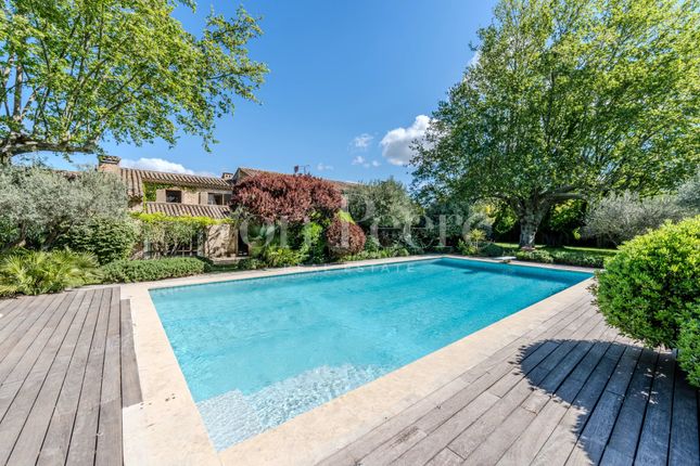 Detached house for sale in Eygalières, 13810, France
