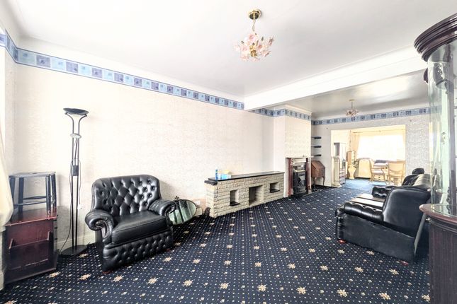 52, Woodlands Avenue, Chadwell Heath photo 2