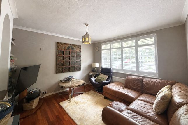 Roselawn, Chertsey Road, Shepperton photo 4