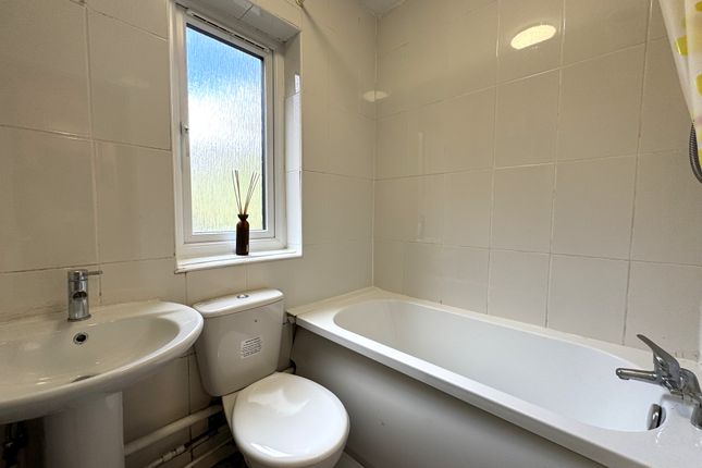 Flat for sale in Chantrell Court, Leeds