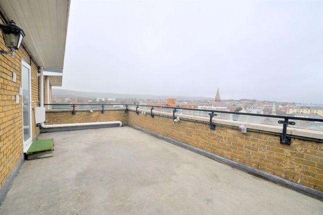 Flat for sale in Chiswick Place, West Of Town Centre, Eastbourne