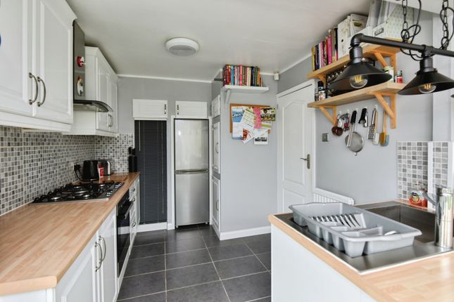 27, Oakwood Crescent, Cheshire photo 3