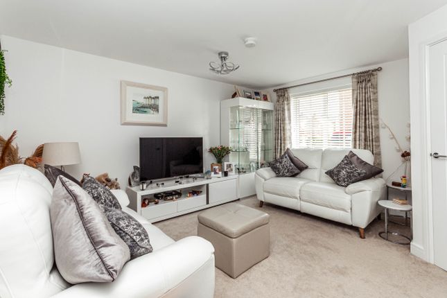 22, Hedgehog Way, Berkhamsted photo 2