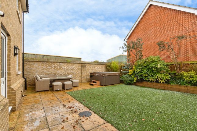 2, Greengates Close, Chelmsford photo 3