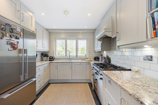 2 Chantry View, Kings Langley photo 4