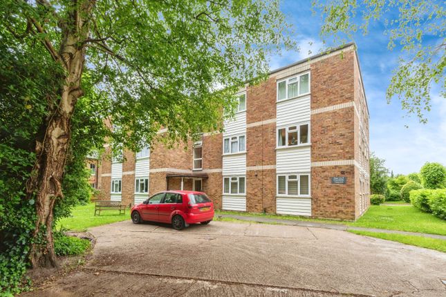 Thumbnail Flat for sale in Epsom Road, Leatherhead, Surrey