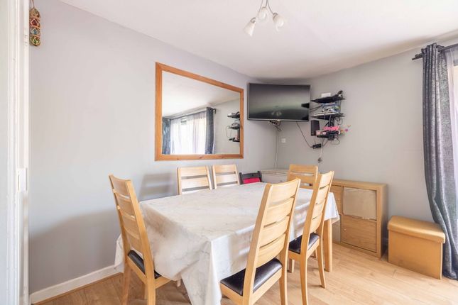 35, Burgett Road, Slough photo 4