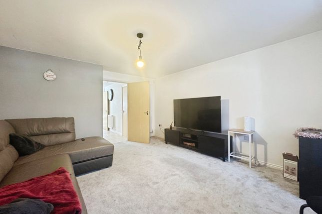 14, Houseman Crescent, Manchester photo 2