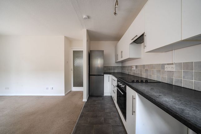 7 Timbermill Court, Haslemere photo 4
