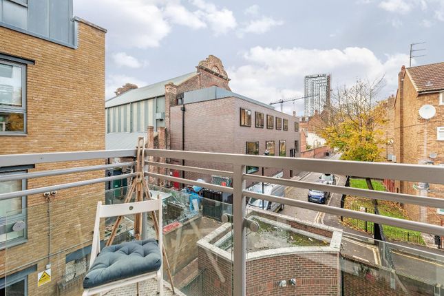 Flat for sale in Hoxton Square, Shoreditch