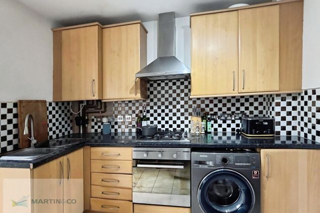 8, Felix Road, Walton-on-Thames photo 4