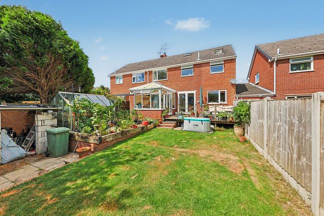 28, Dale Crescent, Chesterfield photo 4