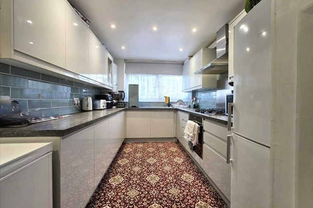 Flat 5, Bell House, Cricklewood photo 3