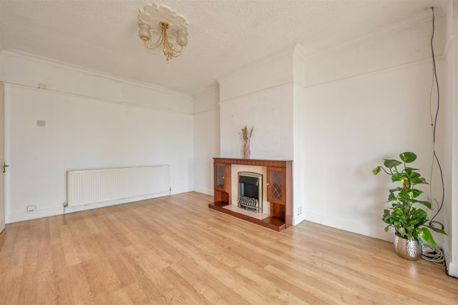 16, Sunset Avenue, Chingford photo 4