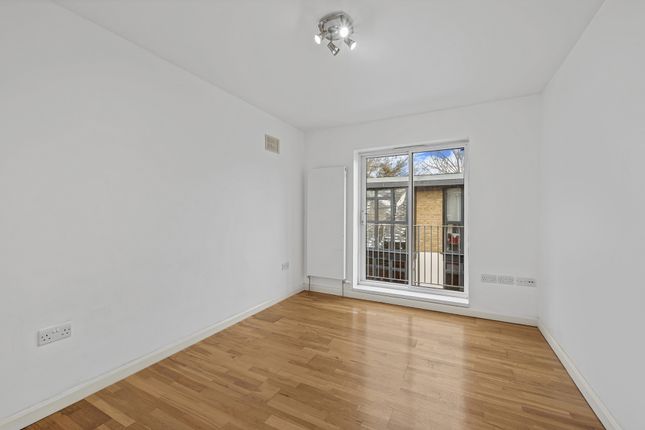 163 Kimberley Avenue, London photo 3