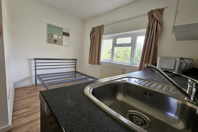 29, Shillitoe Avenue, Potters Bar photo 2