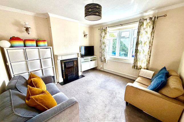 Clayton Road, Chessington photo 2