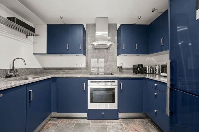 14 Gloucester Mews West, London photo 4