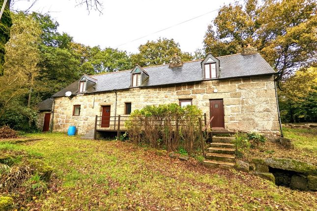 Detached house for sale in 22160 Maël-Pestivien, Côtes-D'armor, Brittany, France