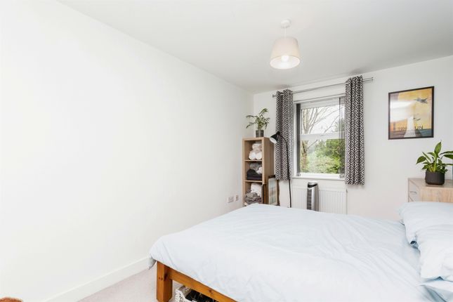 Flat for sale in Timms Close, Horsham