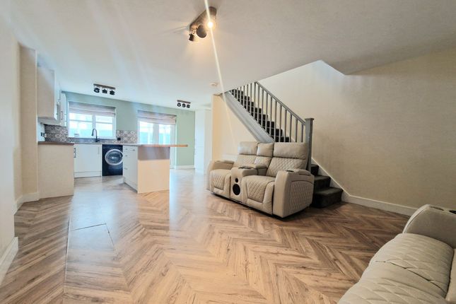 29 Tamar Close, Manchester photo 5