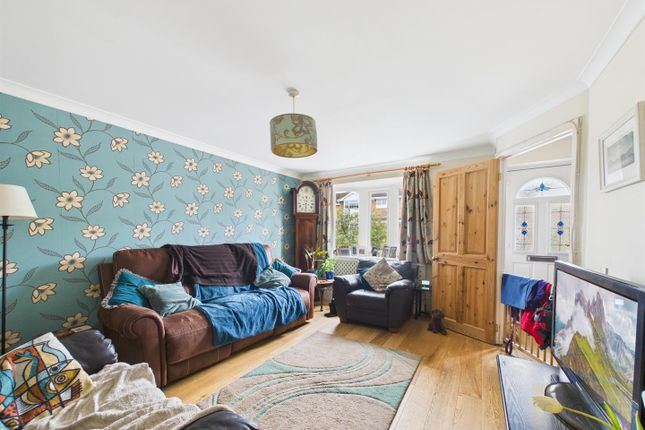 4, Mary Rose Avenue, Gloucester photo 3