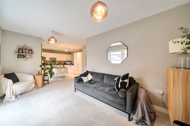 MTVH OR - 10 Dolomite Court, 27, Arla Place, Ruislip photo 3