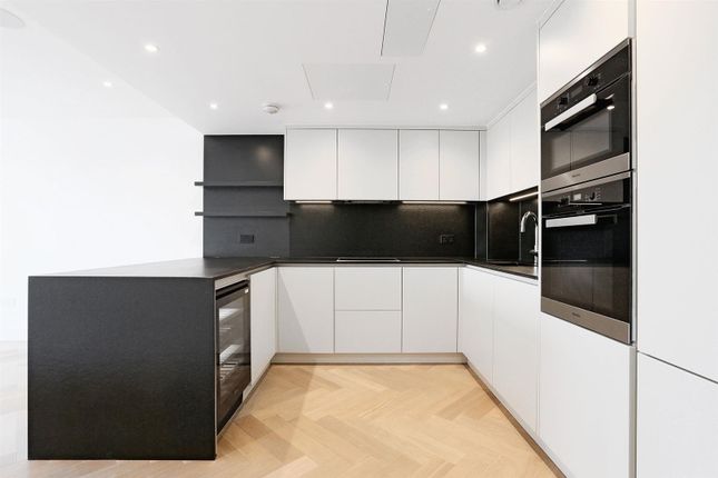 Flat to rent in New Kings Road, London