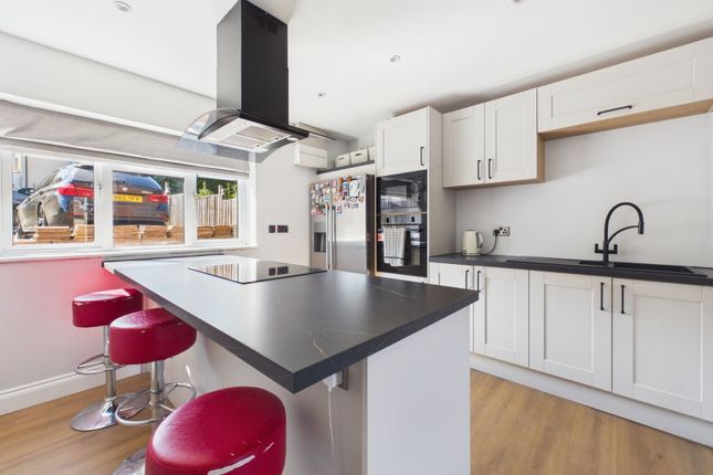18, Woodland Close, Lydney photo 4