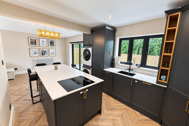 32, Campbell Crescent, East Grinstead photo 4