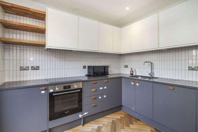 9a, Ravensdale Gardens, London photo 4